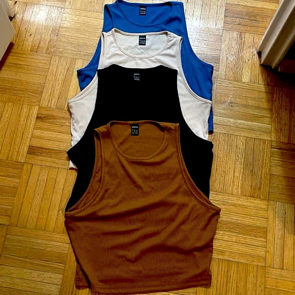 Set of 4 crop tops